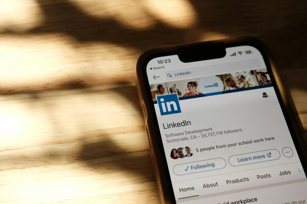 Linkedin on mobile 1024x683 Linkedin on mobile 1024x683
