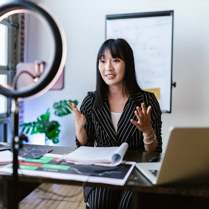 finance influencers - profitable instagram niches